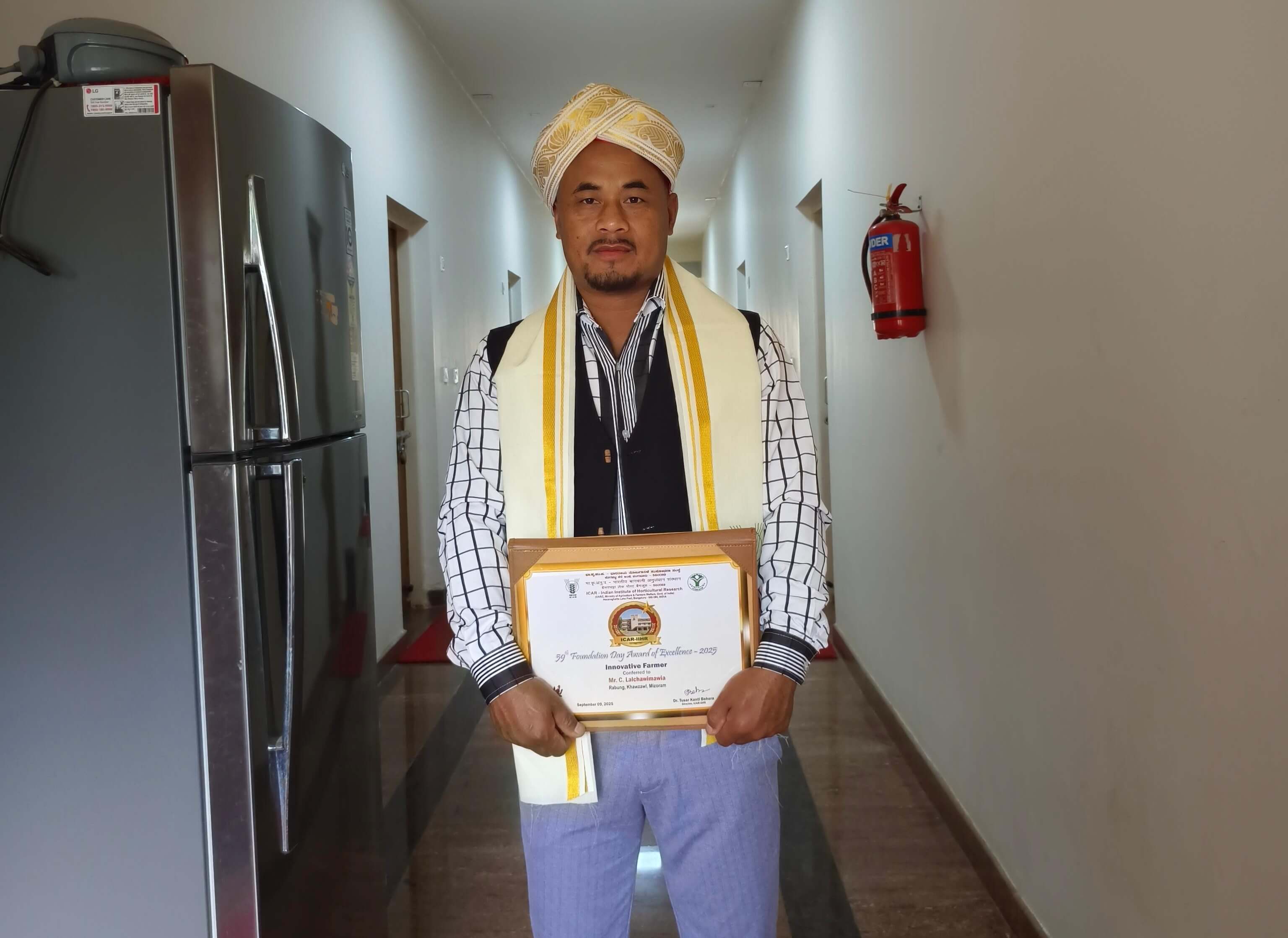 Khawzawl farmer Pu C. Lalchawimawia’n IIHR Innovative Farmer Award 2025 dawng